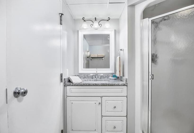 استراحتگاه First Floor Master Suite Bay View