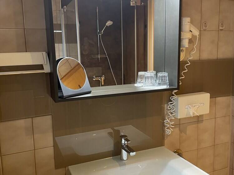 مبيت وإفطار Pension Thermenland