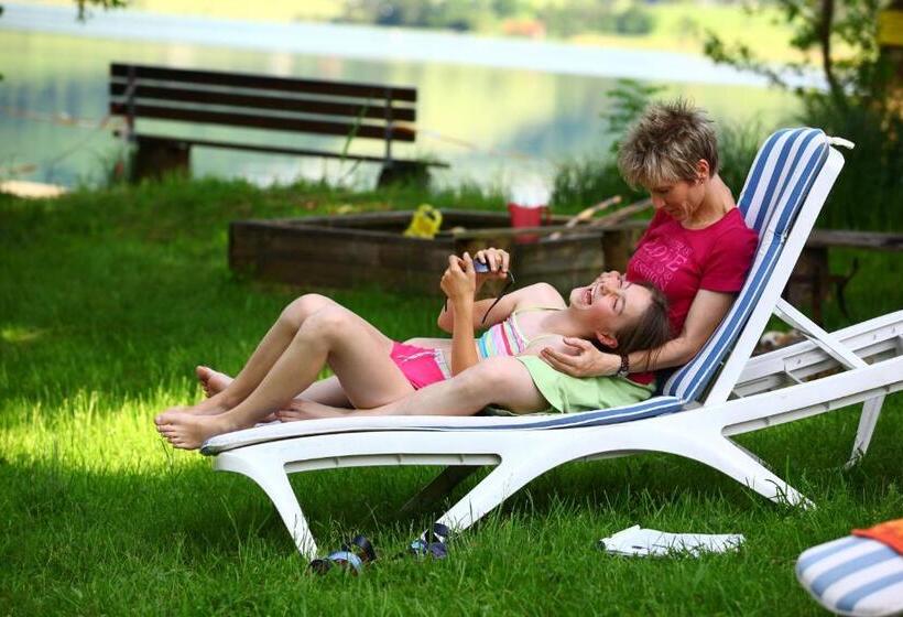 ホテル Nussbaumer Am Irrsee