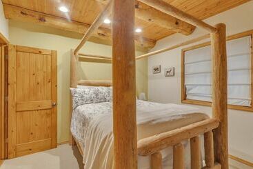 Cabin In The Pines! 3 Levels, Family Game Room, Private Patio, Sweeping Forest Views! By Redawning