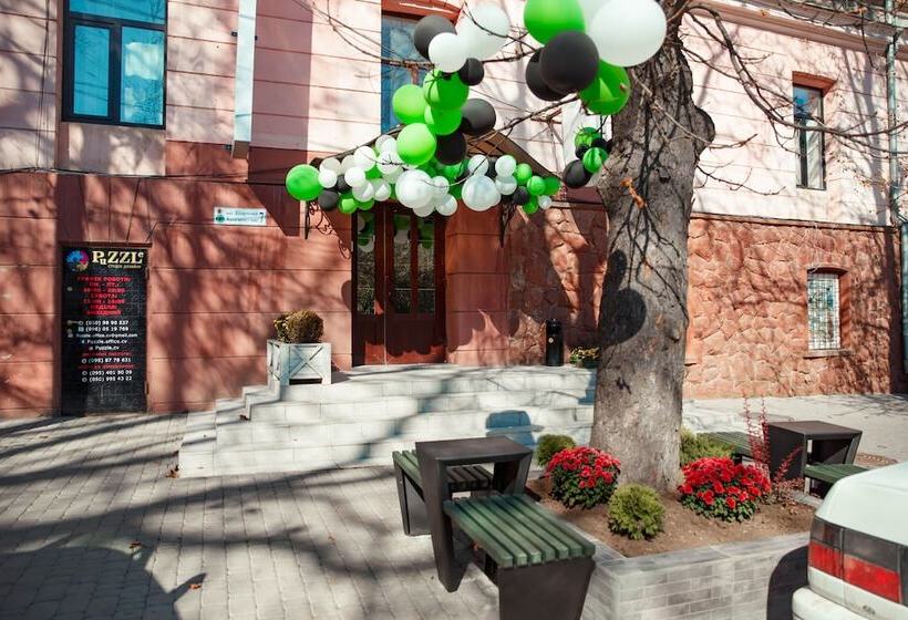 בית מלון כפרי Coin Apartments & Poshtel