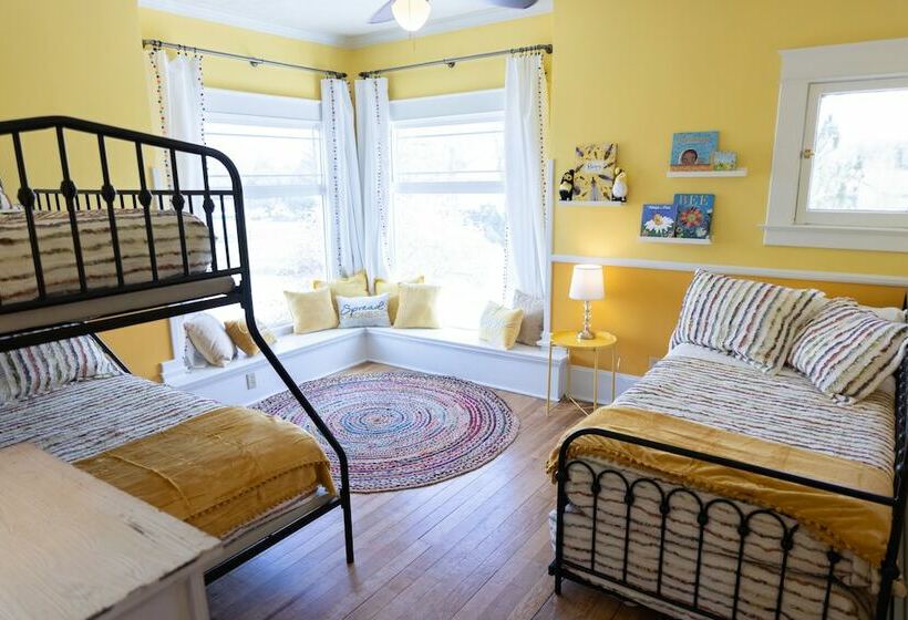 Пансион Honey Bee Manor
