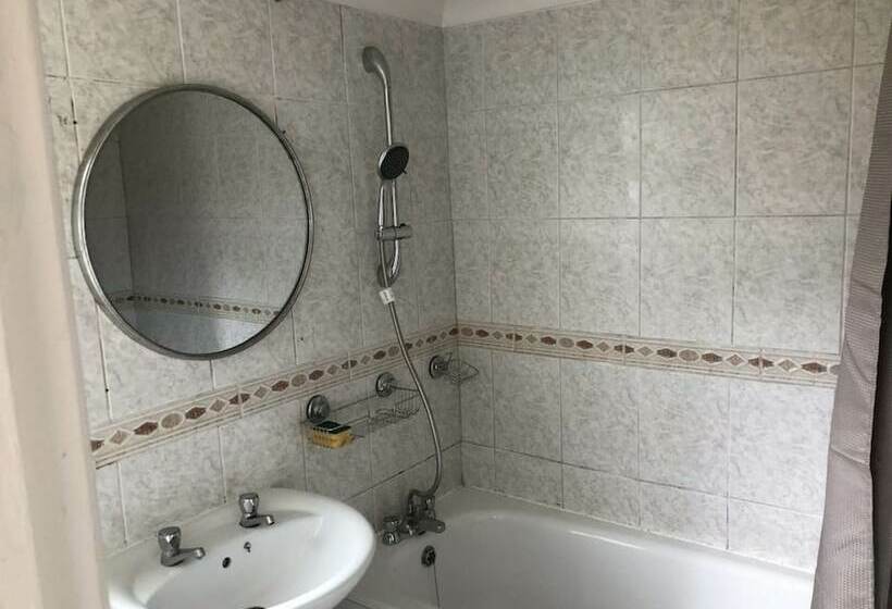 住所  Lovely 3bed House In Gillingham