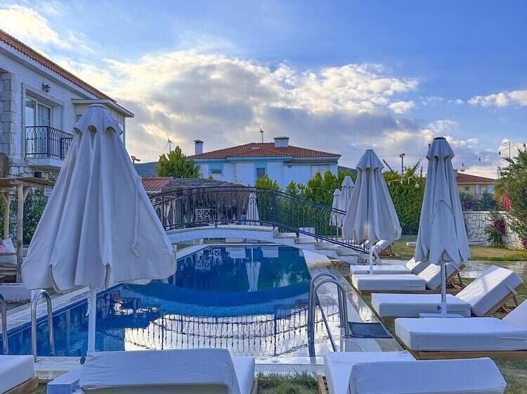 هتل Mea Alacati