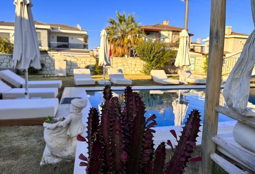 هتل Mea Alacati