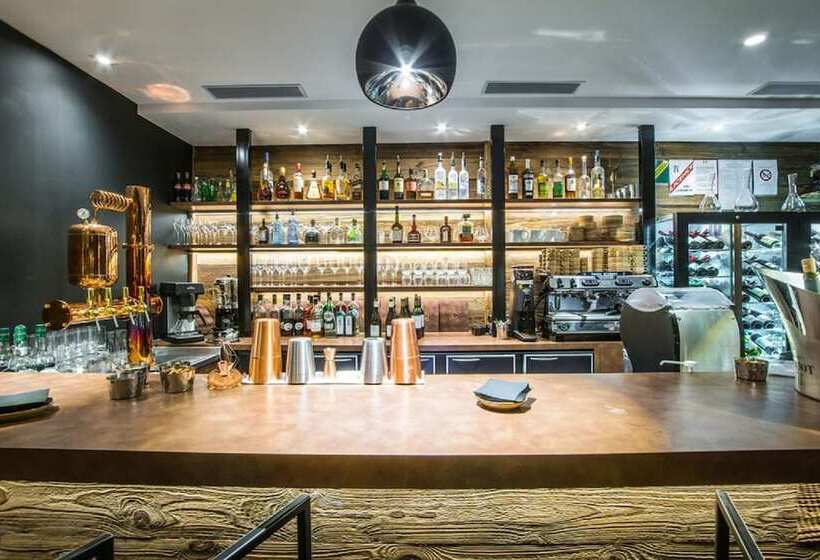 اقامتگاه Le C By Alpine Resorts