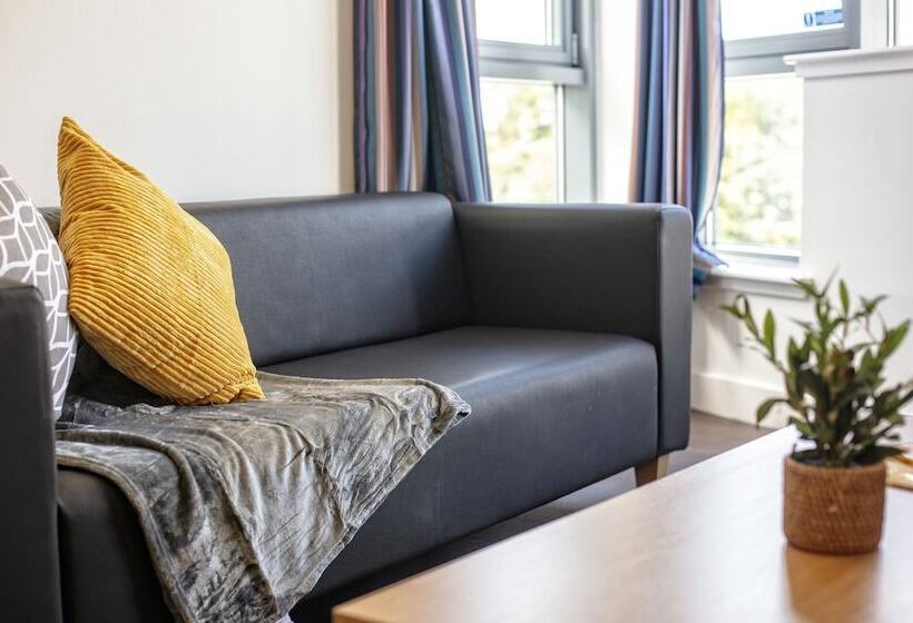פנסיון Belmont Apartments And Rooms