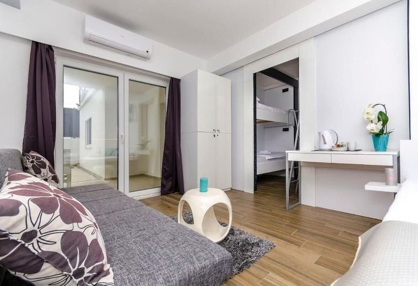 بنسيون Room In B&b   All Saints Suites B&b Kastela