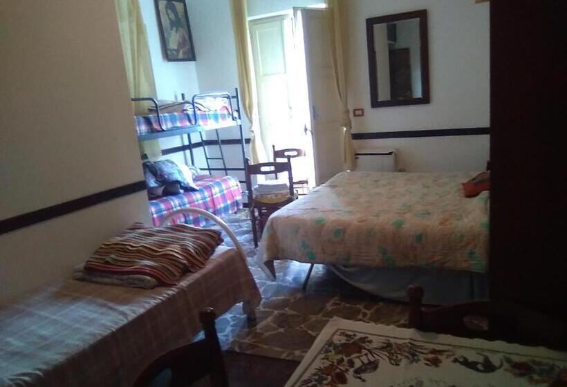 پانسیون Room In Guest Room  Large Triple Room For Max 3 People