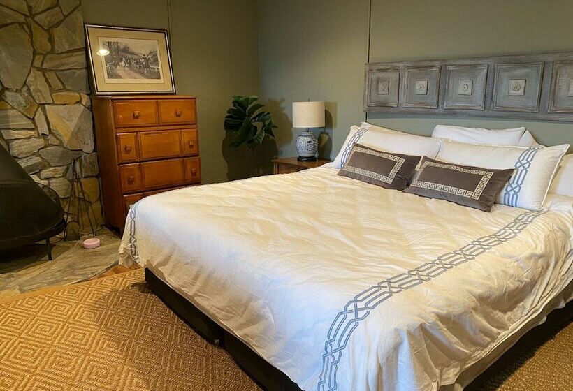 Woodwinds  Custom Cabin, Sunset Views, Hot Tub, Indoor & Outdoor Fireplaces, Pet Friendly By Redawni