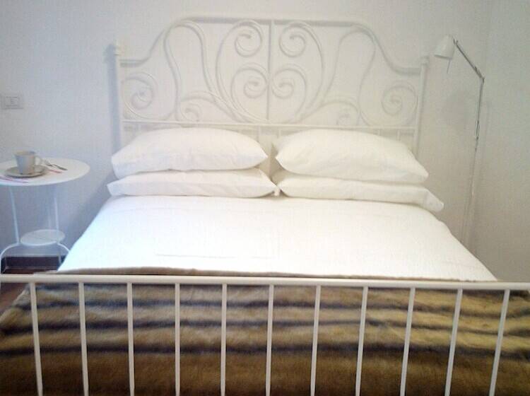 ペンション Room In Guest Room   La Turr De Mezz Lca Nesso