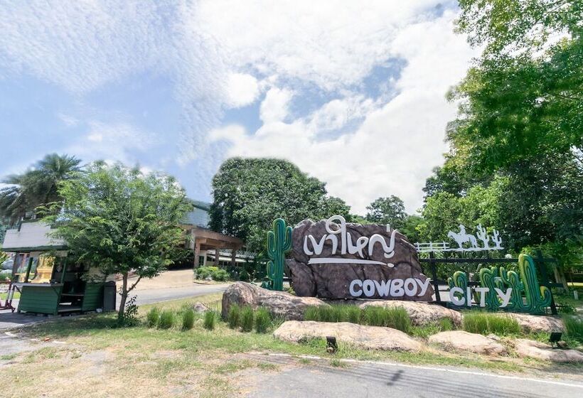 هتل Capital O 1110 Khaoyai Cowboy City Resort