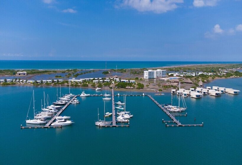 هتل Marina Puerto Velero