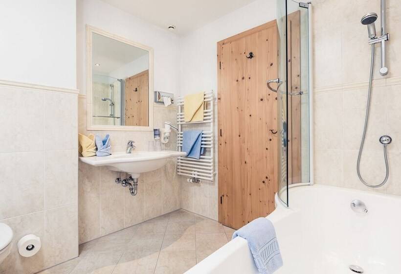 تختخواب و صبحانه Andre Arnold   Boutique Pension