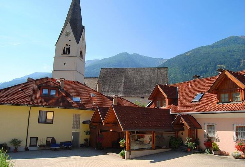 تختخواب و صبحانه Frühstückspension Kirchenwirt