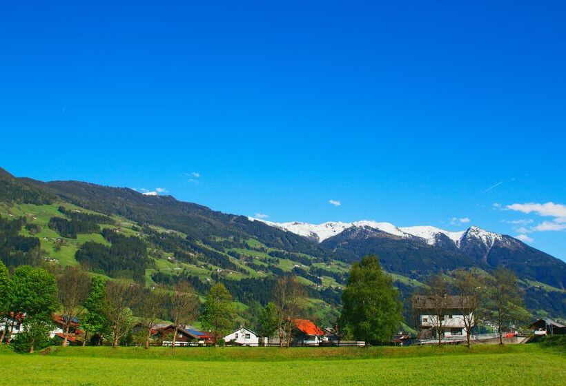 ホテル Zum Senner Suites Zillertal