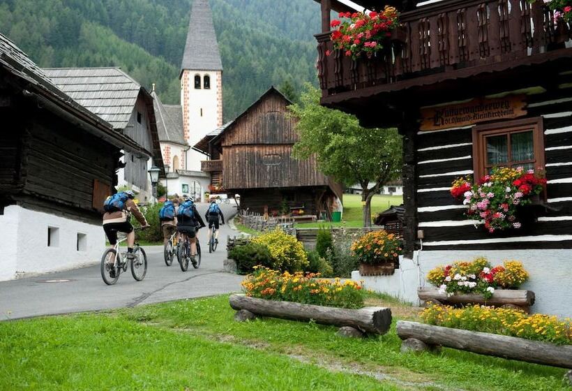 Schi  Und Wanderhotel Berghof