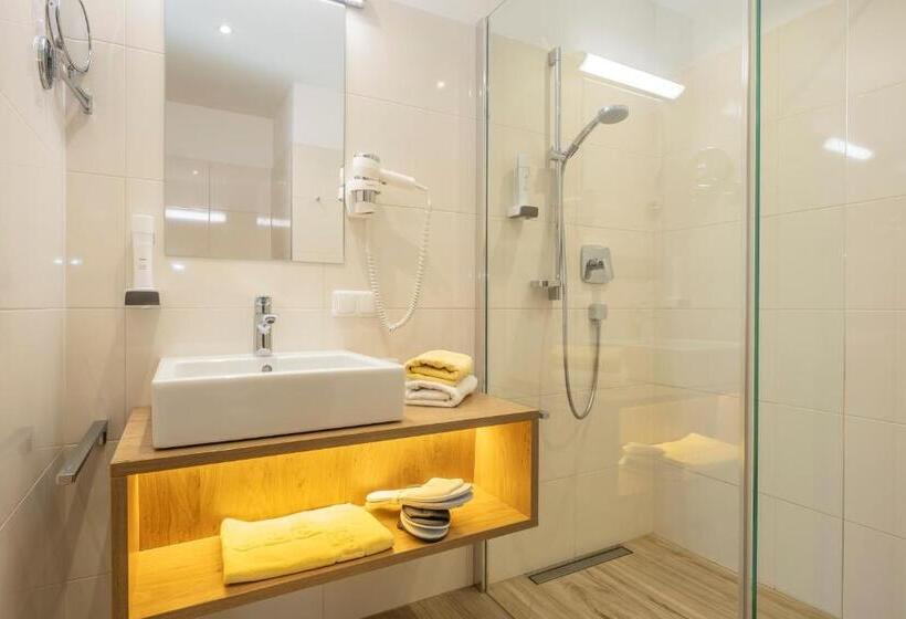Bed and Breakfast Pension Falkensteiner