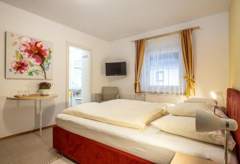 Bed and Breakfast Pension Falkensteiner