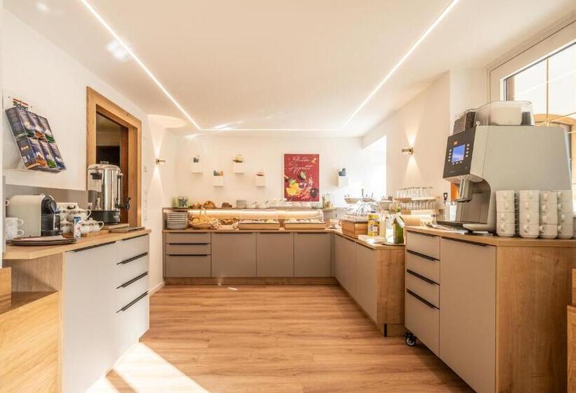 Bed and Breakfast Pension Falkensteiner