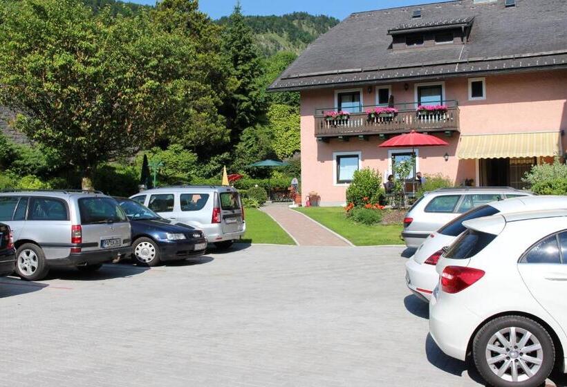 Bed and Breakfast Pension Falkensteiner