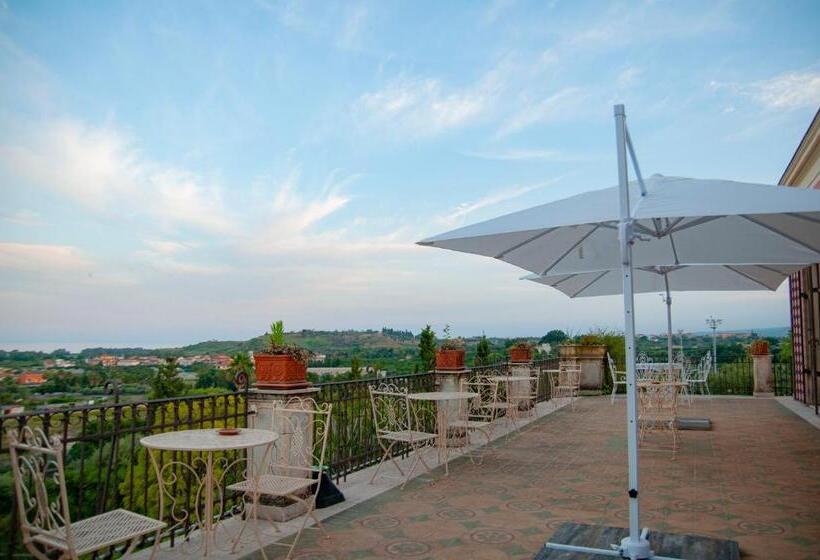 هتل Antico Borgo Etneo Agriturismo