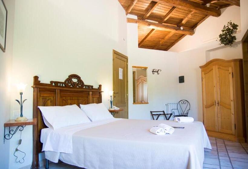 هتل Antico Borgo Etneo Agriturismo