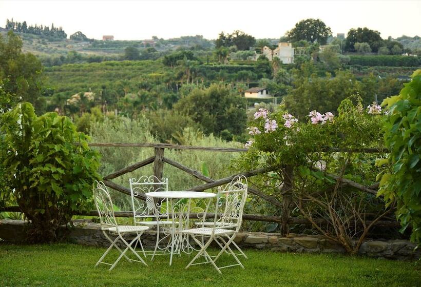 هتل Antico Borgo Etneo Agriturismo