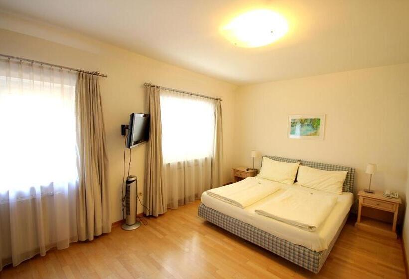 هتل Carinthia Stadt