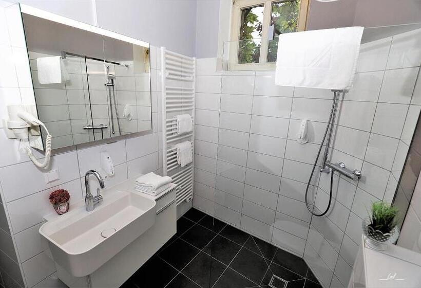 هتل Carinthia Velden