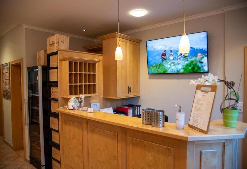 هتل Schönis Land