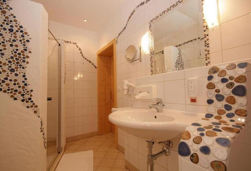 هتل Schönis Land