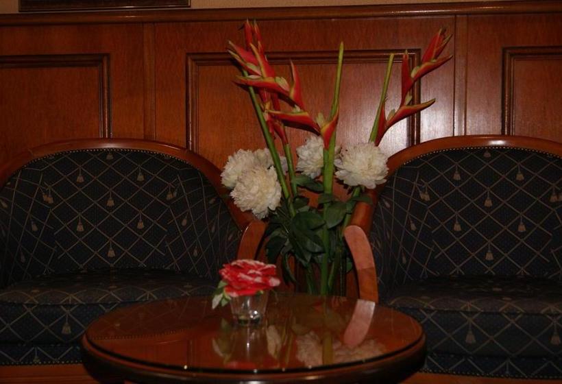 Отель Courtonne