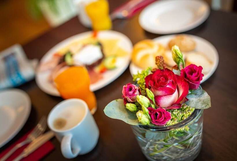 هتل Neuhaus Integrations