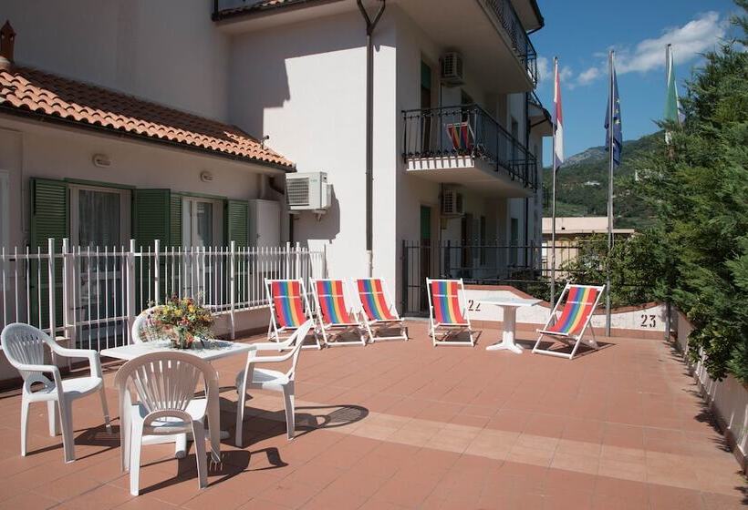 هتل Residence Oleandro