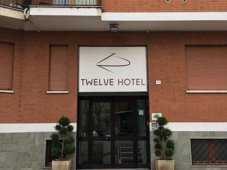 فندق Twelve