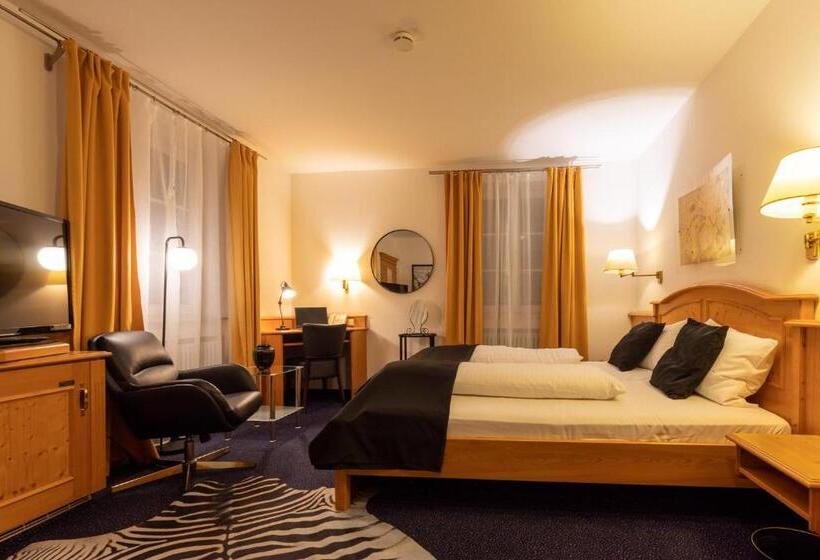 Отель Restaurant Grüner Baum Und Altes Tor