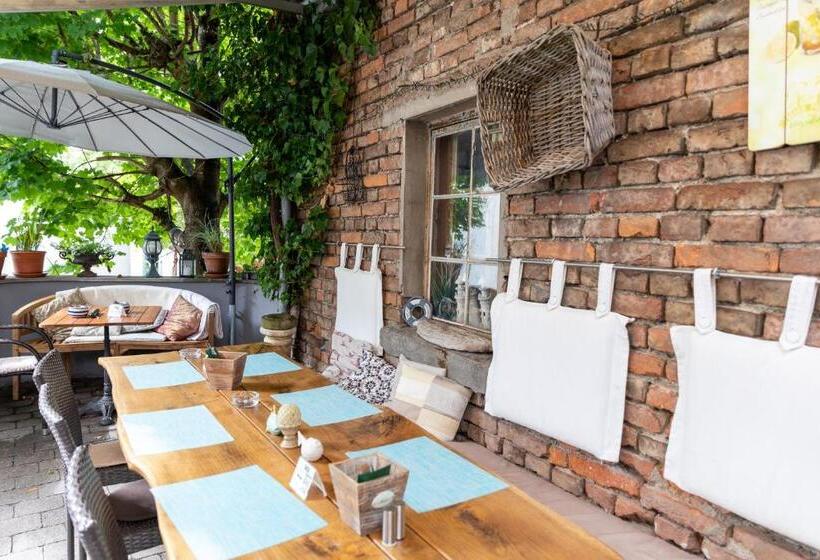 Отель Restaurant Grüner Baum Und Altes Tor