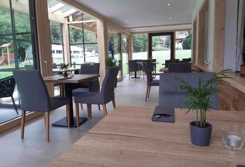 ペンション Landgasthaus Kurz Hotel & Restaurant Am Feldberg   Schwarzwald