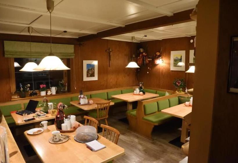 تختخواب و صبحانه Pension Schwarzenbach