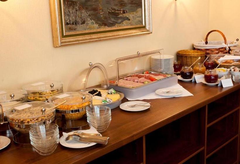 Отель City  Garni