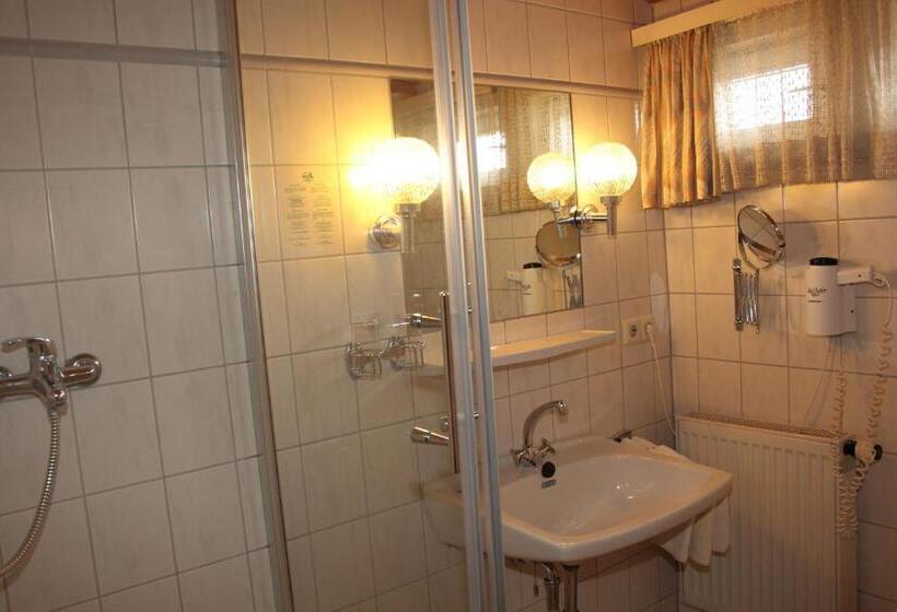 فندق Schwarzwald Gasthof Hirsch