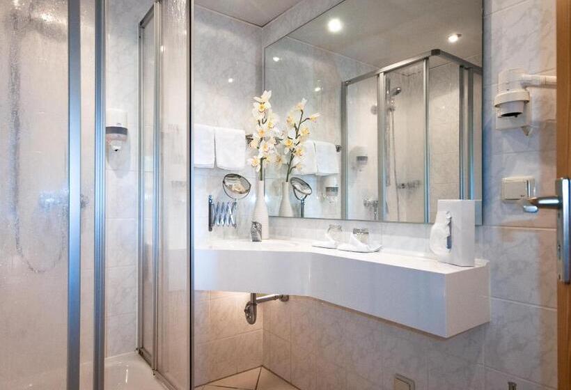 בית מלון כפרי Tegernseer Hof