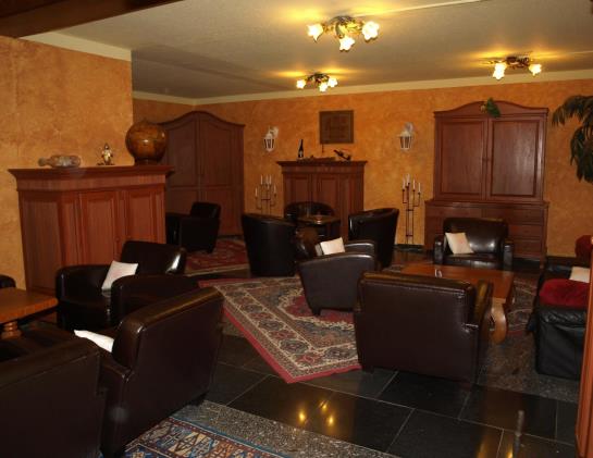West Hotel An Der Sächsischen Weinstrasse