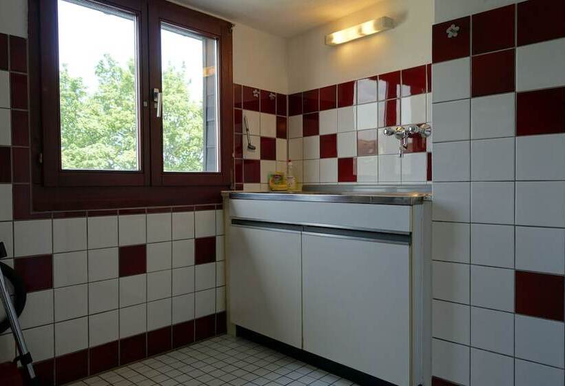 تختخواب و صبحانه Pension Am Helenenwall