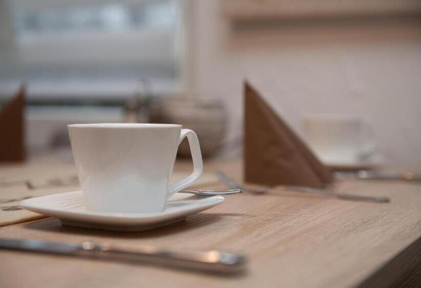 هتل Angerland Garni