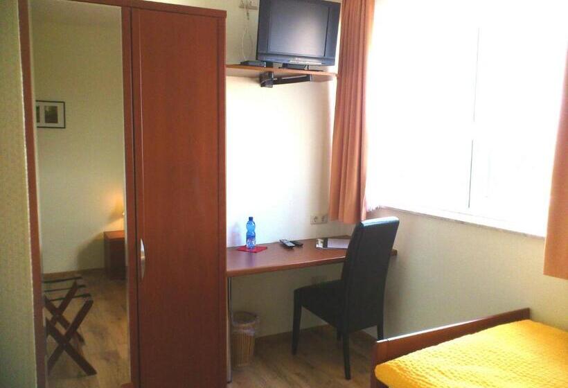 مبيت وإفطار Eifel   Pension