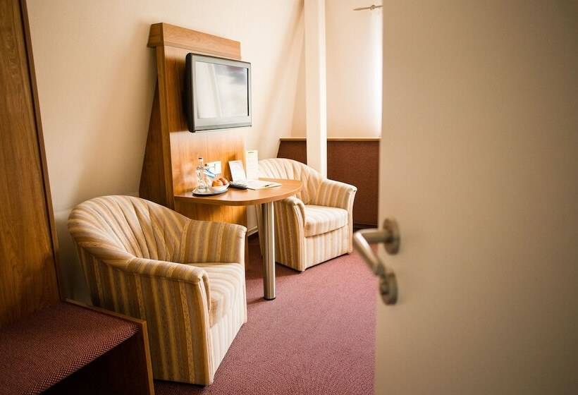 هتل Landgasthof Zum Grünen Walde