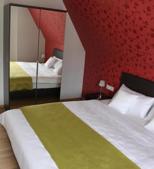 ホテル Feriendomizil Am Lindenplatz