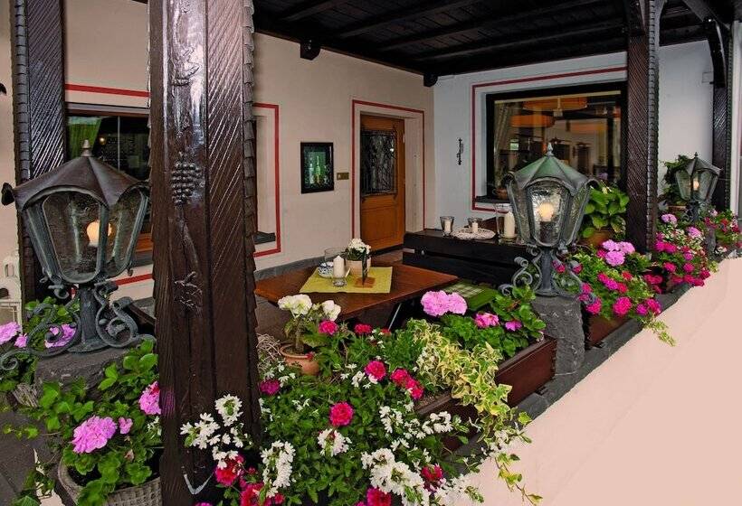 Moselhotel & Restaurant Zur Traube Gmbh